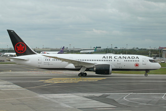 Pre-Order Air Canada 787-8 Dreamliner C-GHPY Phoenix Models 1:400