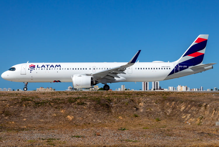 Pre-Order LATAM A321neo PS-LBA Phoenix Models 1:400