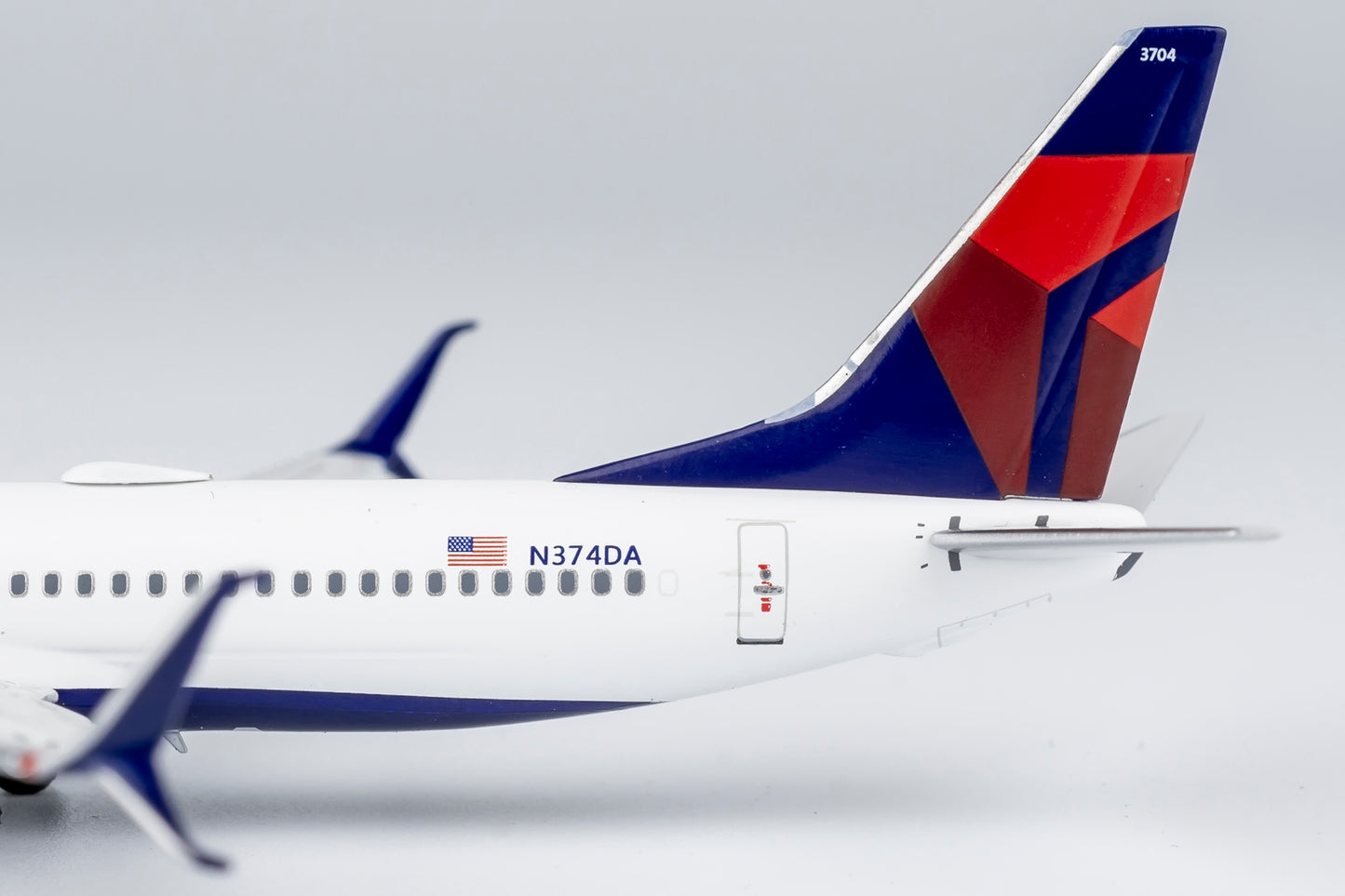 Delta 737-800 w/ Scimitars N374DA NG Models 1:400