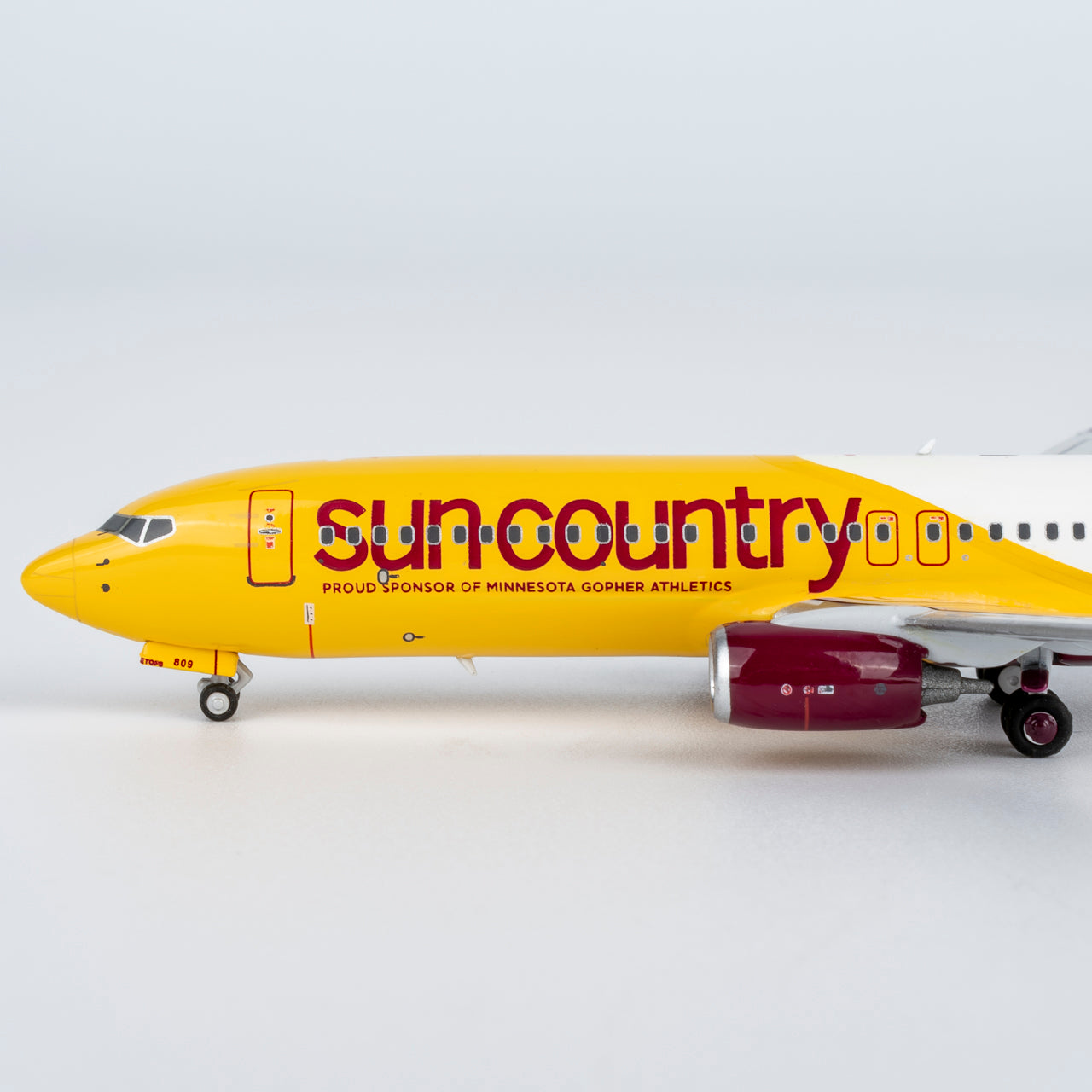 Sun Country Airlines 737-800 "Golden Gophers" N809SY NG Models 1:400