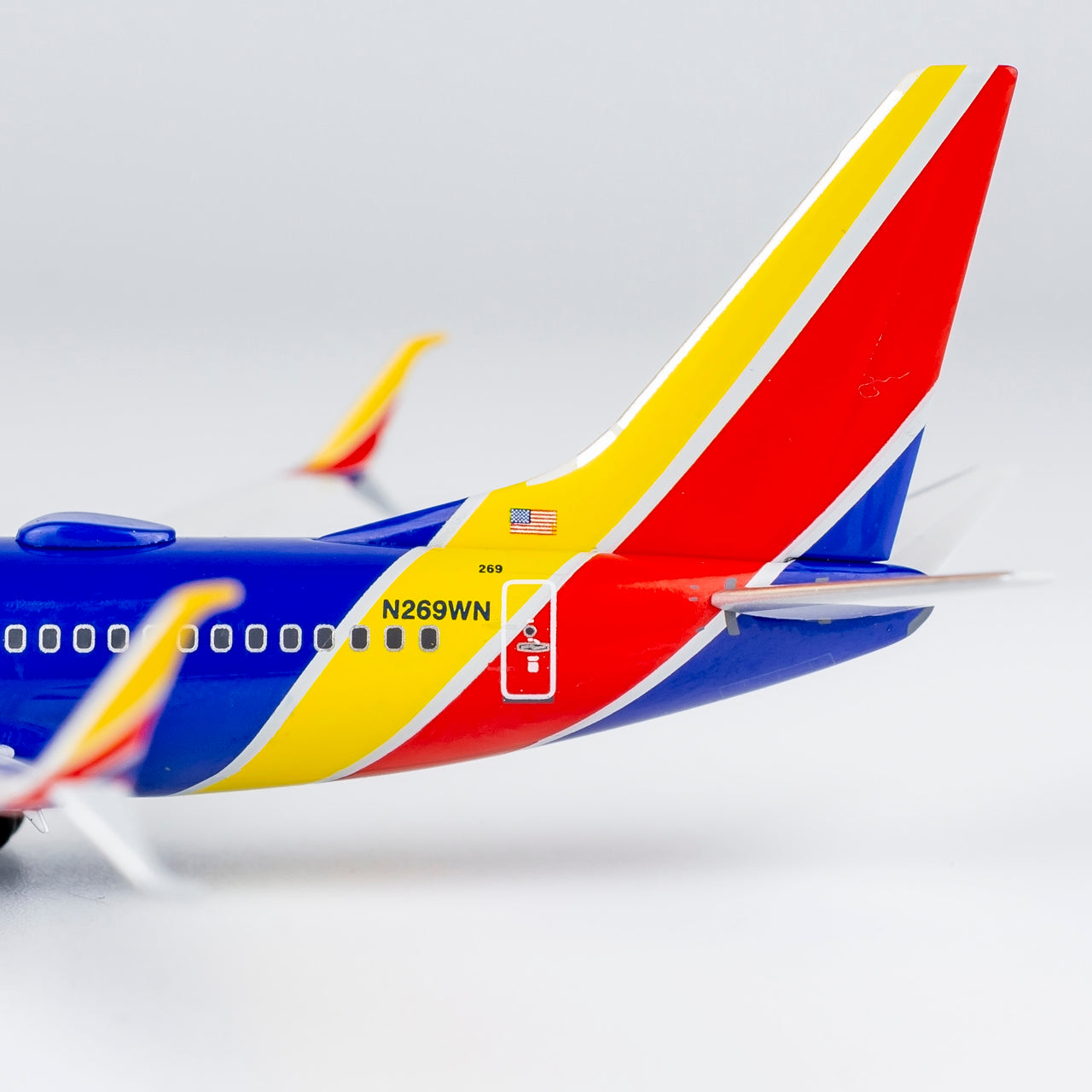 Southwest Airlines 737-700 Heart Livery w/ Scimitars N269WN NG Models 1:400