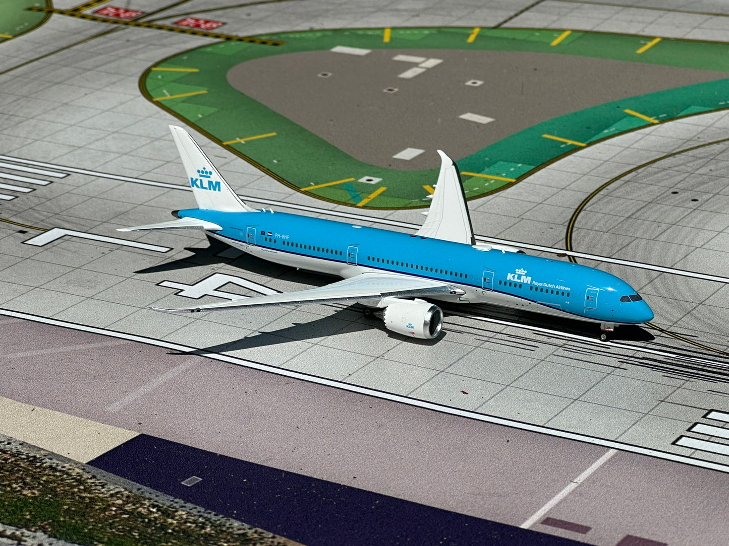 KLM 787-9 Dreamliner PH-BHF Phoenix Models 1:400