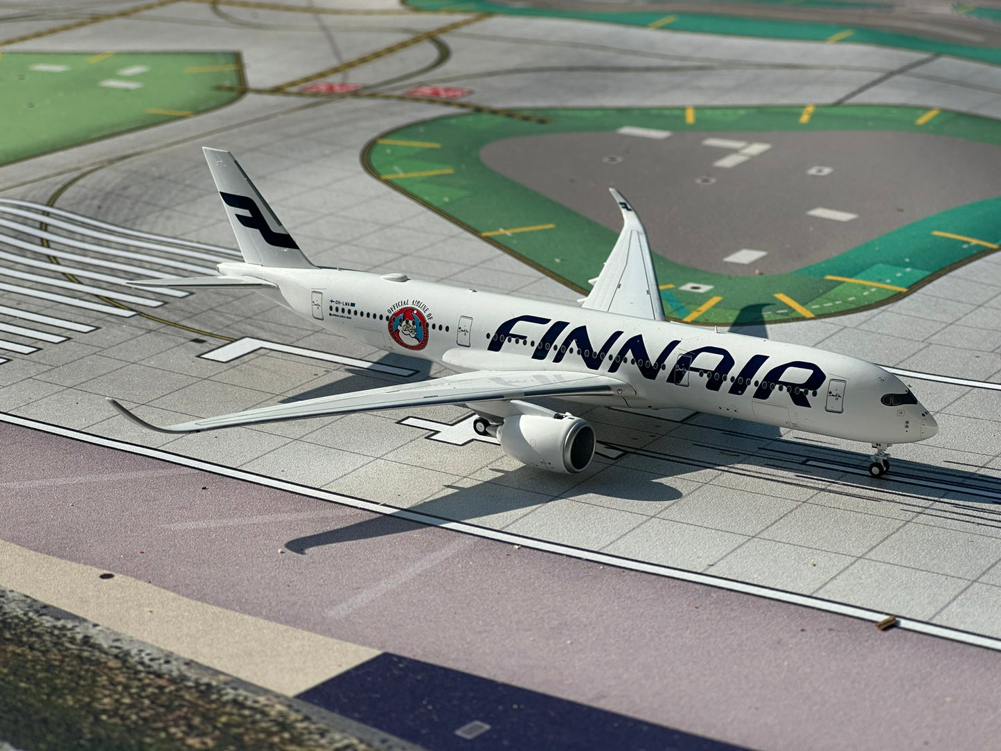 Finnair "Santa" A350-900 OH-LWA PandaModel 1:400