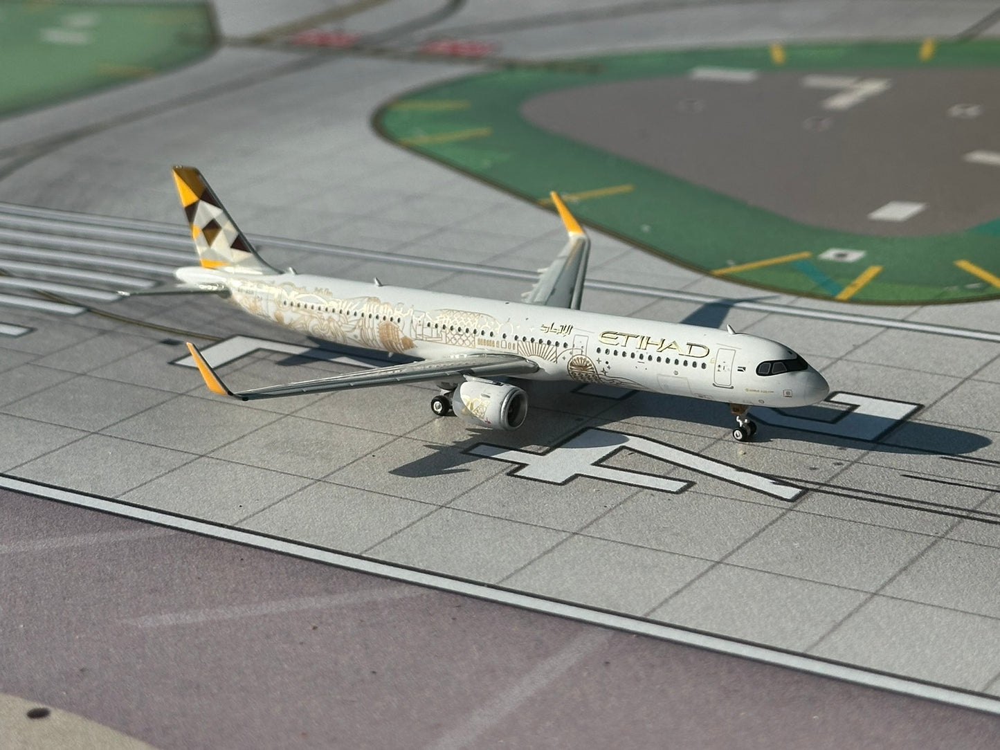 Etihad Airways A321neo A6-AEN Phoenix Models 1:400
