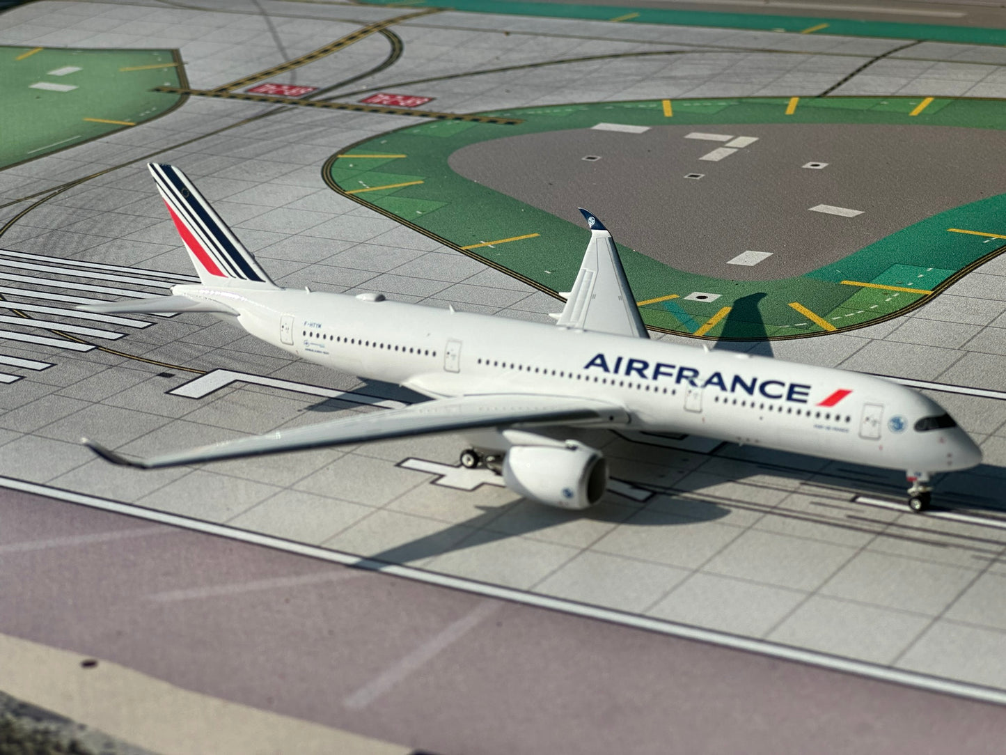 Air France A350-900 F-HTYM Phoenix Models 1:400