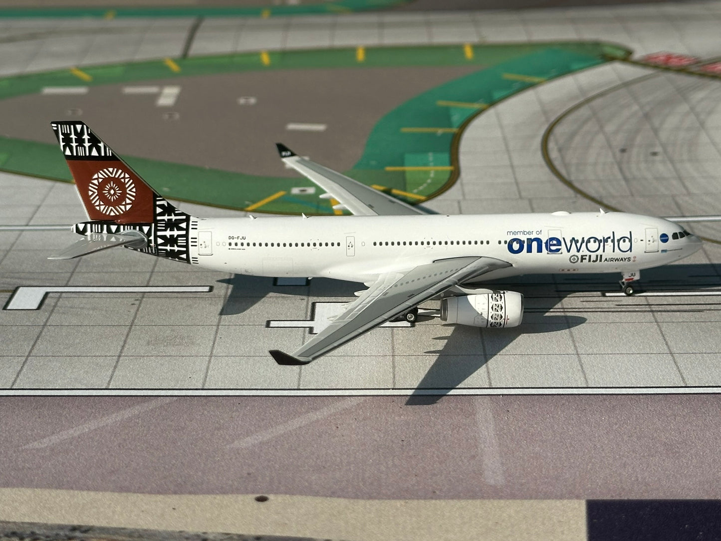 Fiji Airways "OneWorld" A330-200 DQ-FJU Phoenix Models 1:400