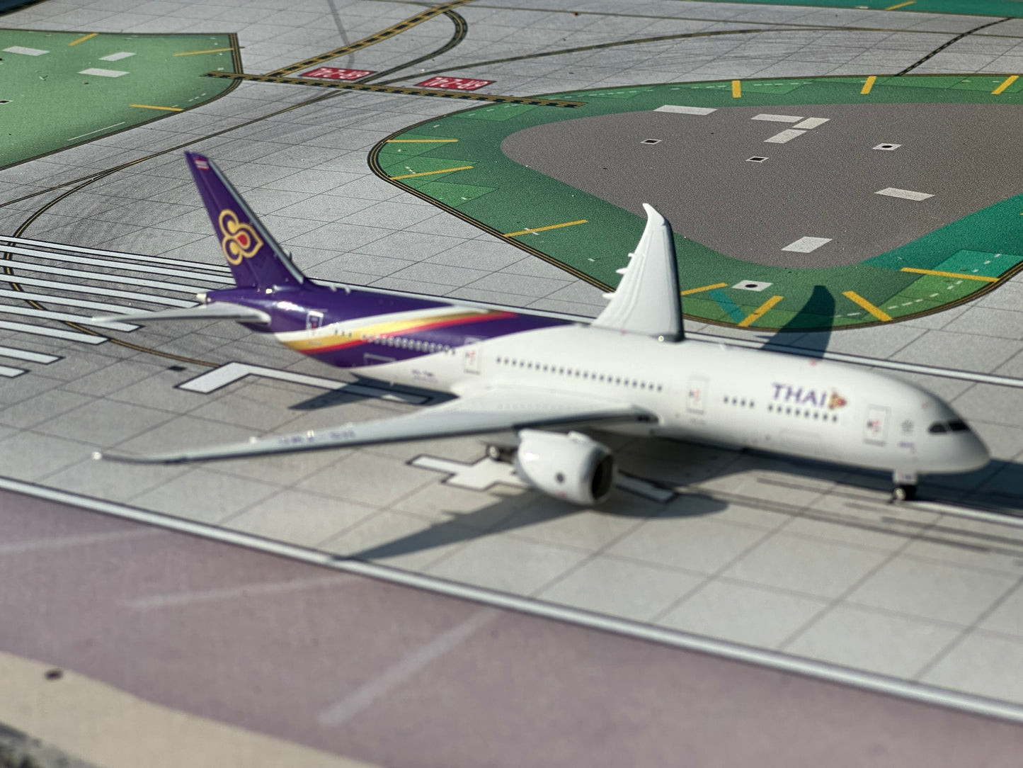 Thai Airways 787-9 Dreamliner HS-TWC Phoenix Models 1:400