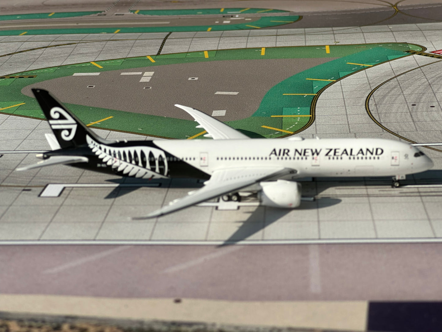 Air New Zealand 787-9 Dreamliner ZK-NZL Phoenix Models 1:400