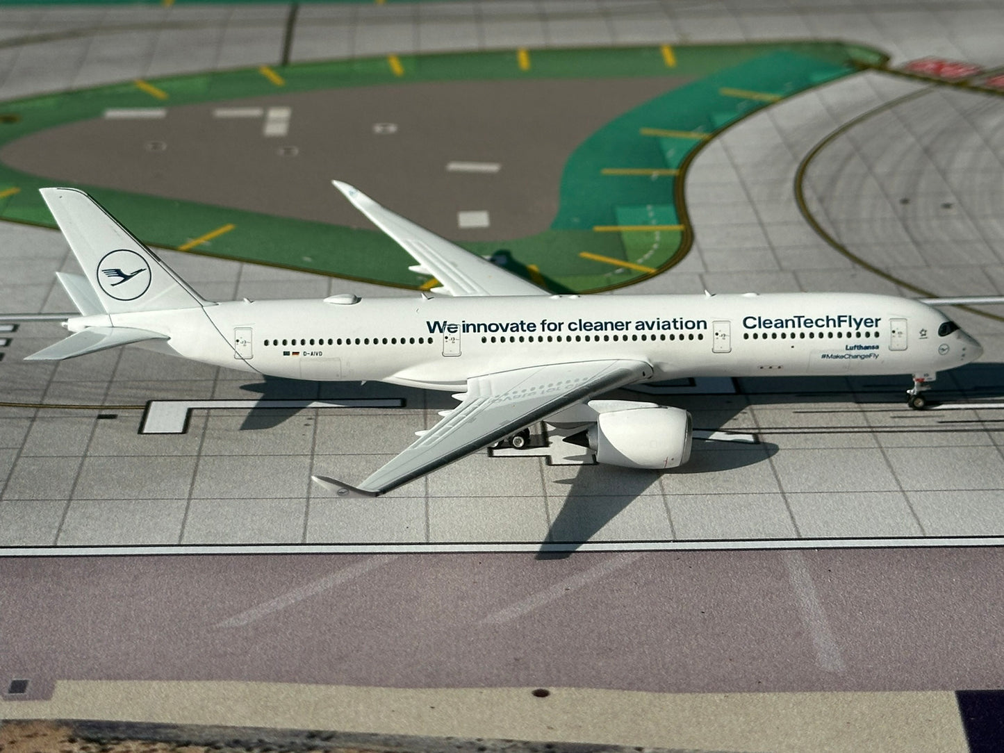 Lufthansa A350-900 "Clean TechFlyer" D-AIVD Phoenix Models 1:400