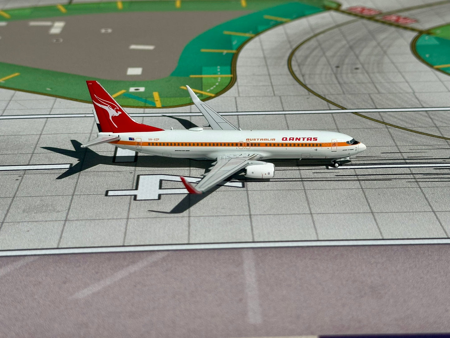 Qantas 737-800 "Retro" VH-XZP Aero Polaris 1:400
