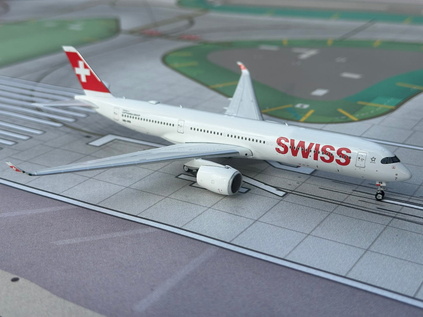 Swiss Airlines A350-900 HB-IFB Phoenix Models 1:400