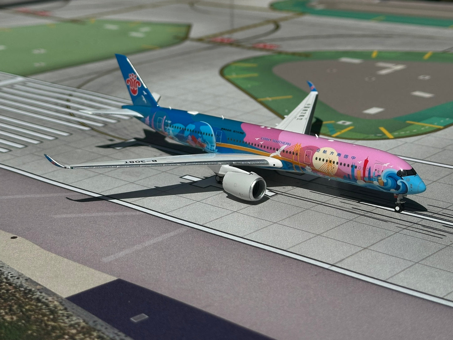 China Southern Airlines A350-900 B-308T Phoenix Models 1:400