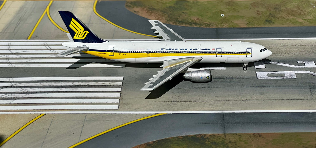 Singapore AIrlines A300-200 9V-STB Phoenix Models 1:400