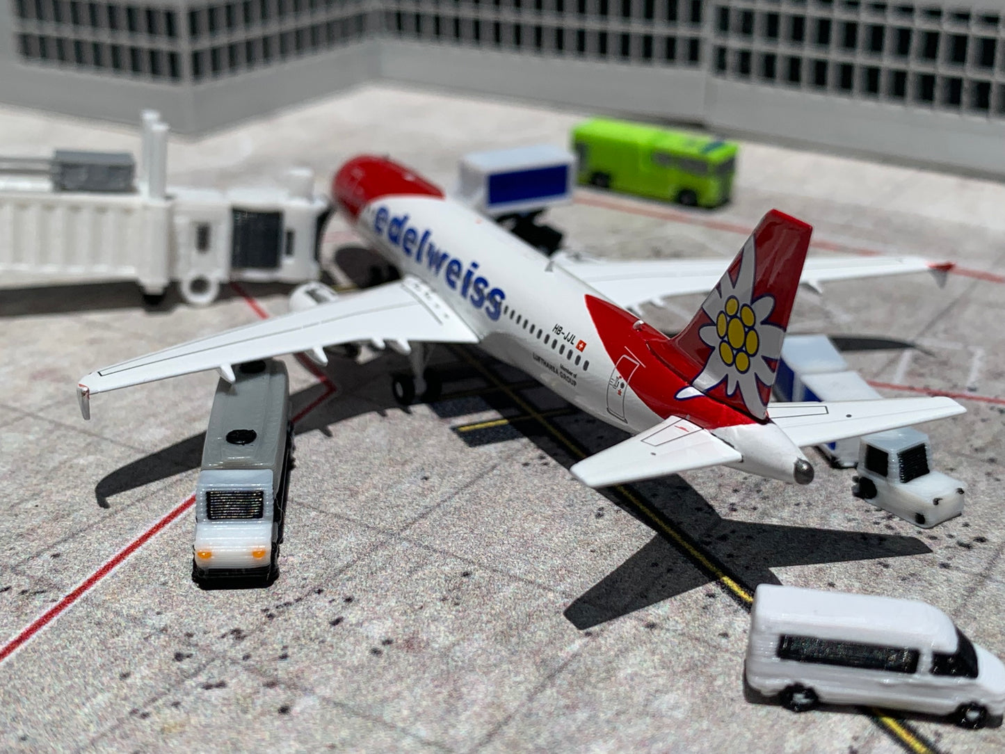 Edelweiss A320-200 HB-JJL Phoenix Models 1:400
