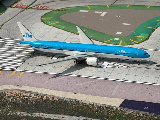 KLM 777-300ER PH-BVD Phoenix Models 1:400