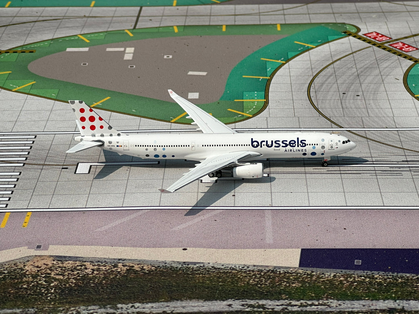 Brussels Airlines A330-300 OO-SFH Phoenix Models 1:400