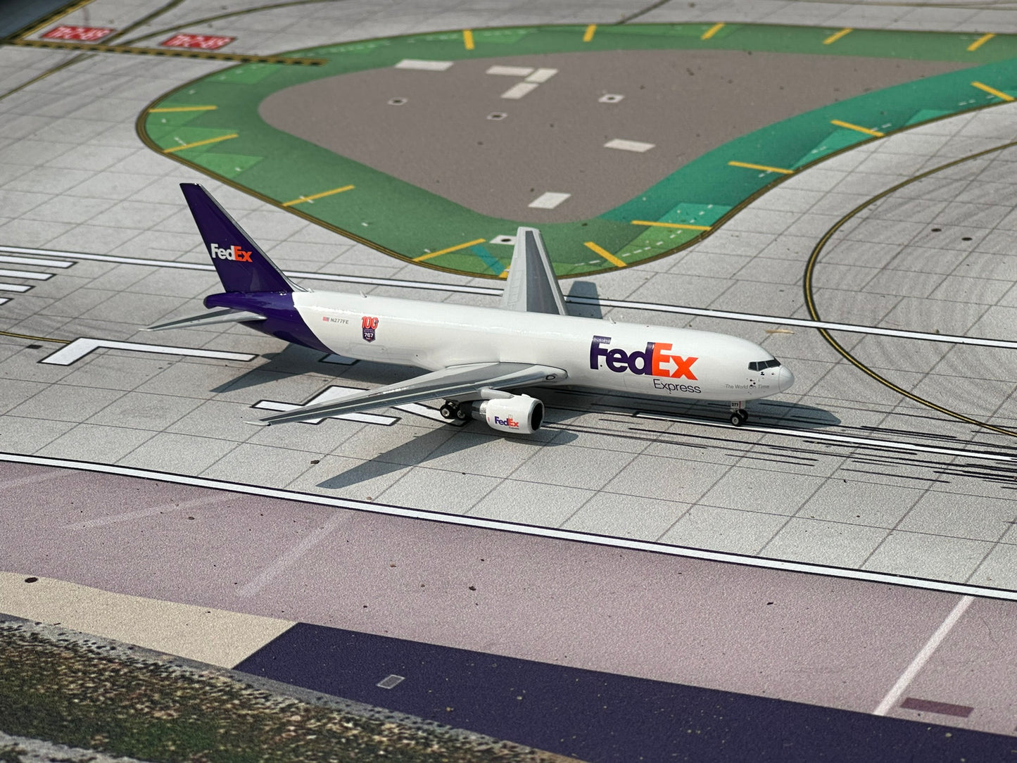 FedEx 767-30F N277FE Phoenix Models 1:400