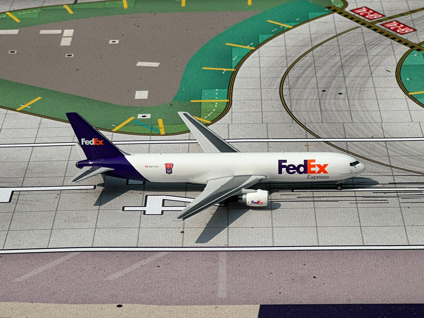 FedEx 767-30F N277FE Phoenix Models 1:400