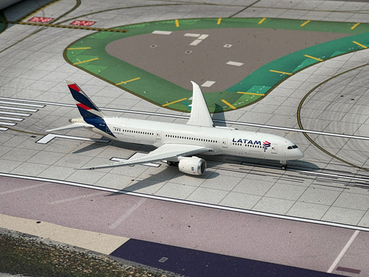 LATAM 787-9 Dreamliner PS-LAA Phoenix Models 1:400