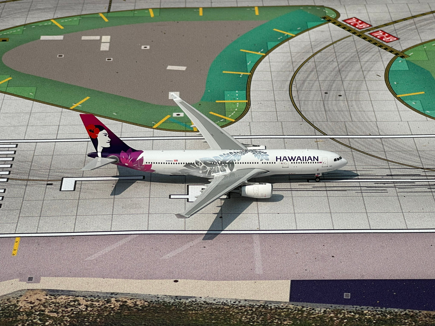 Hawaiian A330-200 N399HA Phoenix Models 1:400