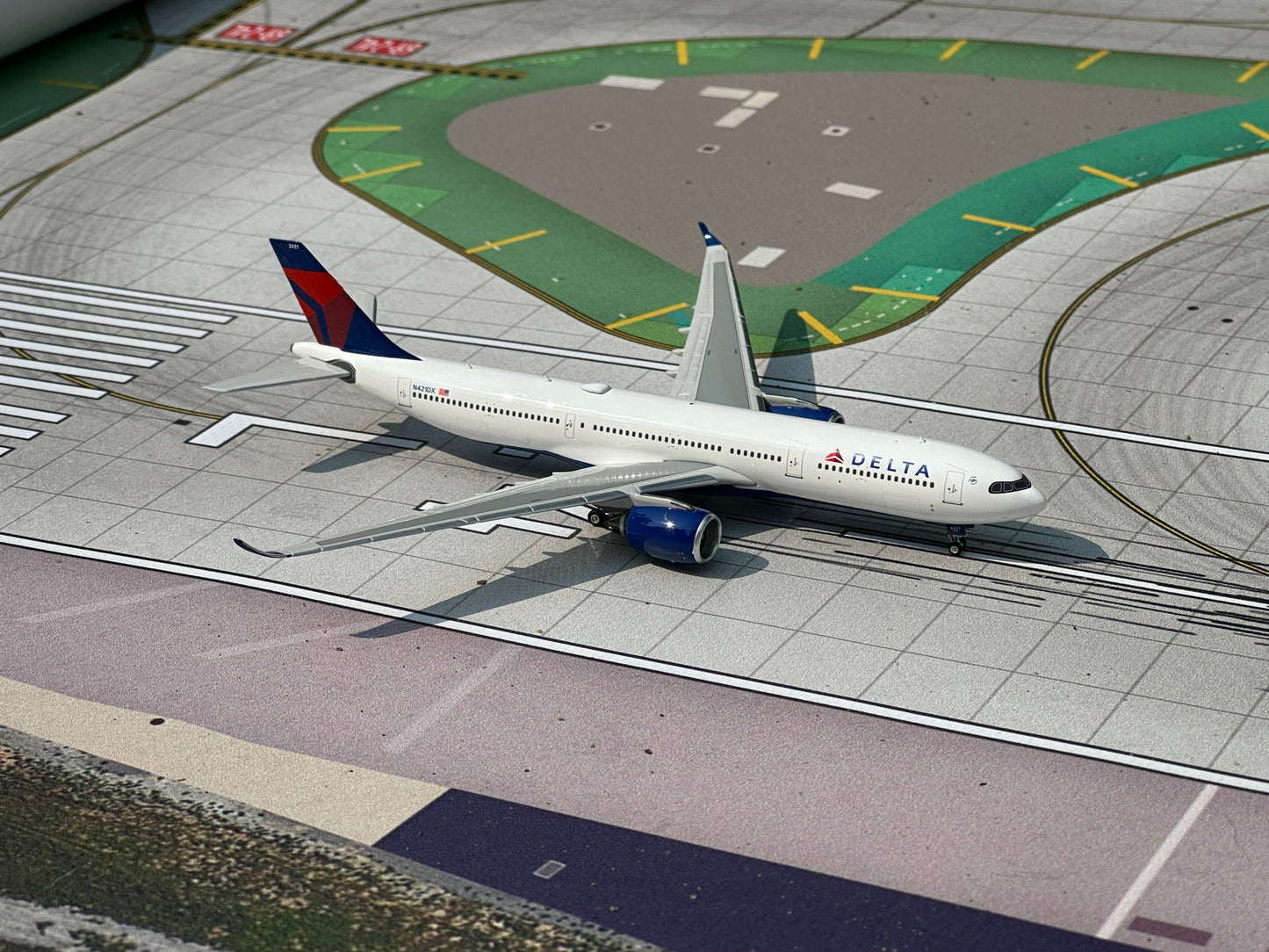 Delta A330-900neo N421DX Phoenix 1:400