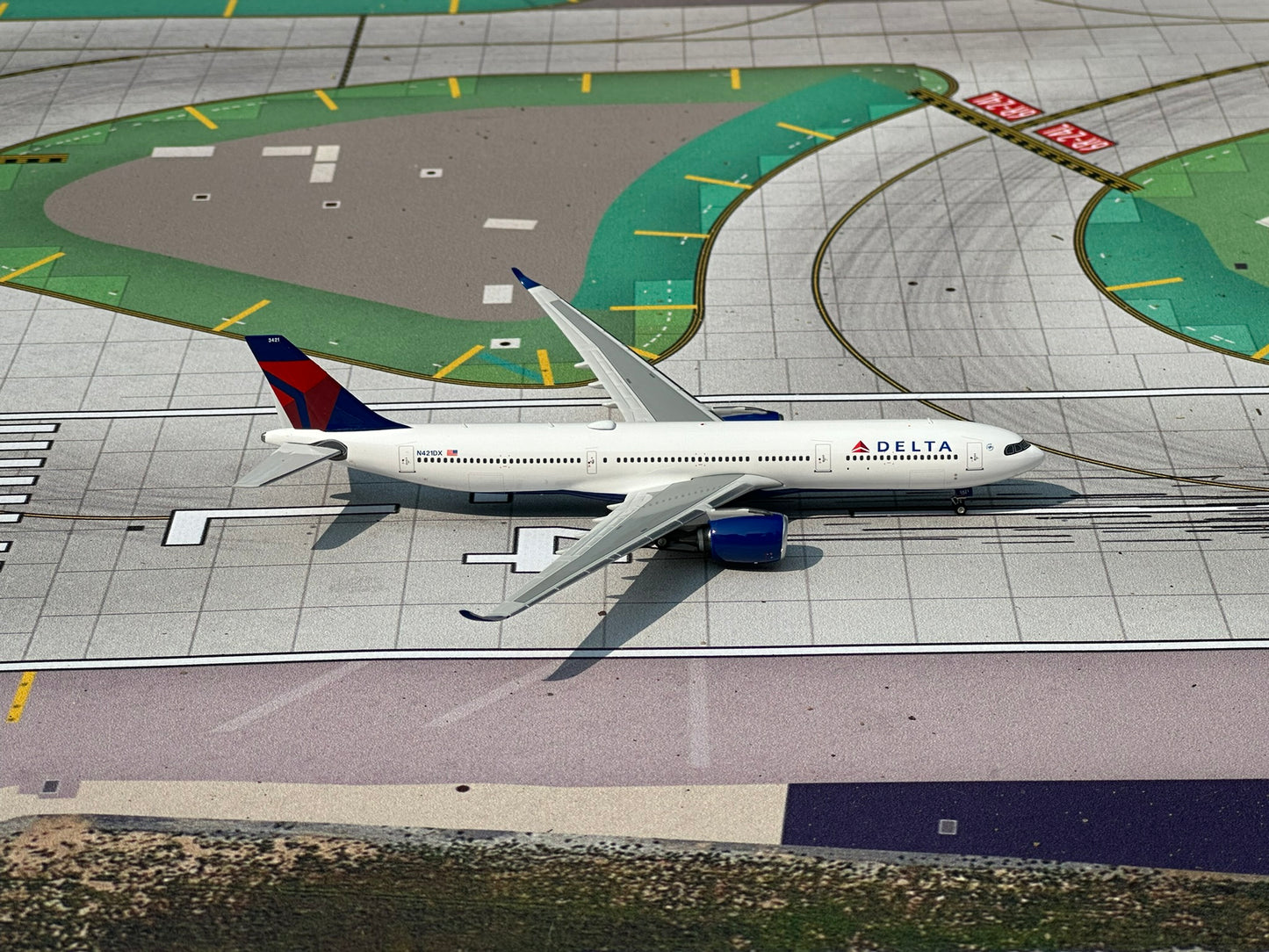 Delta A330-900neo N421DX Phoenix 1:400