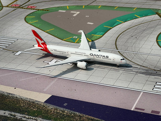 Qantas 787-9 Dreamliner VH-ZNN Phoenix Models 1:400