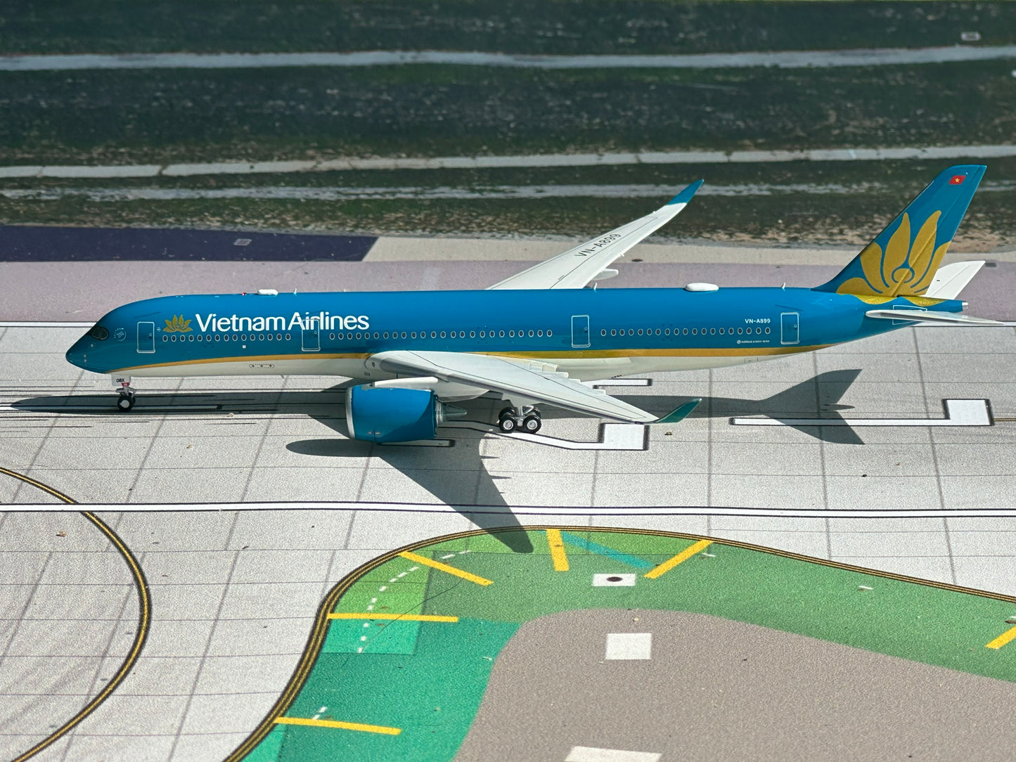 Vietnam Airlines A350-900 VN-A899 AV400