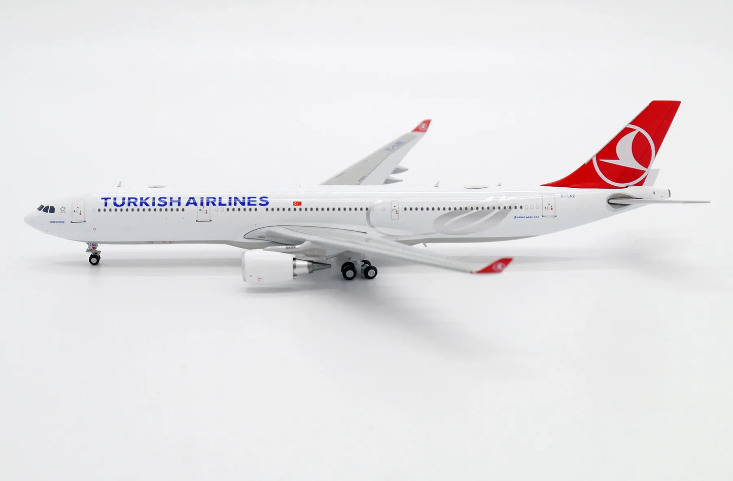 Turkish Airlines A330-300 TC-LNE JC Wings 1:400