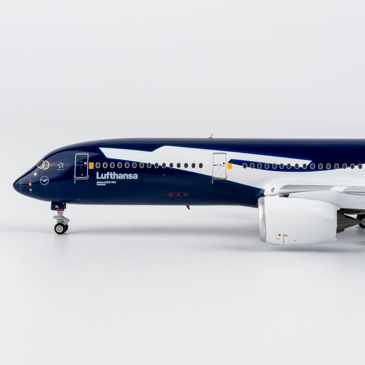 (ULTIMATE) Lufthansa A350-900 "100 Years" D-AIXL NG Models 1:400