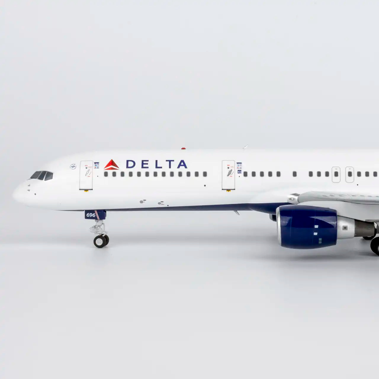 Delta 757-200 N696DL NG Models 1:200