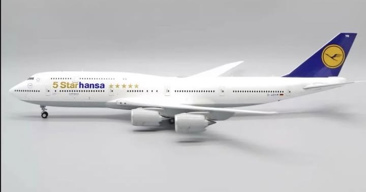 航空機・ヘリコプター JCwings 1/200 QAF B747-8 A7-HHE JCwings 1/200 QAF B747-8 A7-HHE - メルカリ