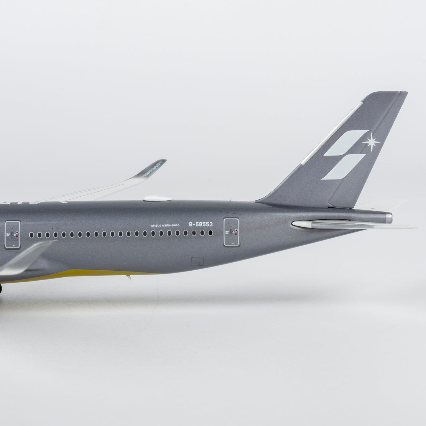 (ULTIMATE) Starlux Airlines A350-1000 "Airsorayama Silver" B-58553 NG Models 1:400