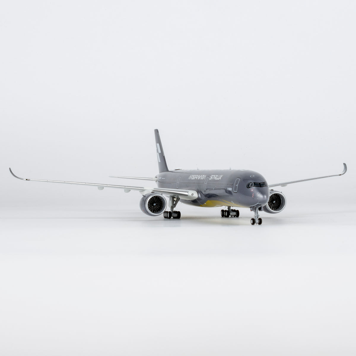 Starlux Airlines A350-1000 "Airsorayama Silver" B-58553 NG Models 1:400