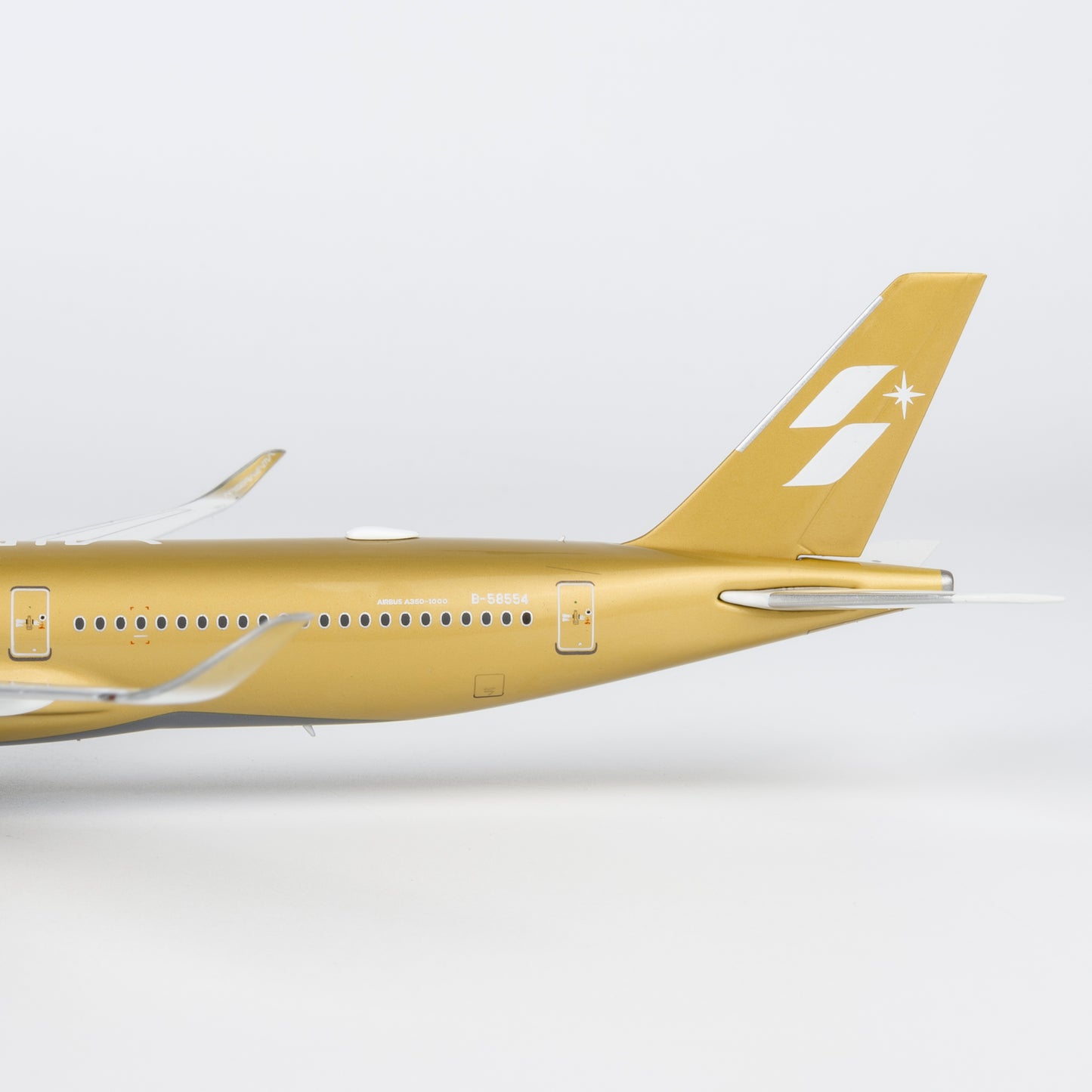 Starlux Airlines A350-1000 "Airsorayama Gold" B-58554 NG Models 1:400