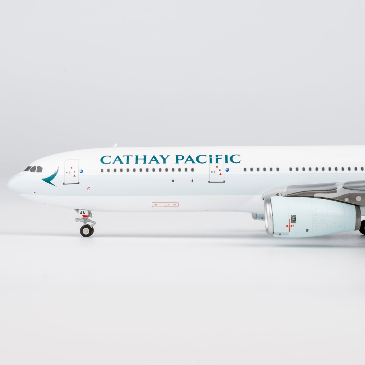 Cathay Pacific A330-300 B-LAN NG Models 1:400