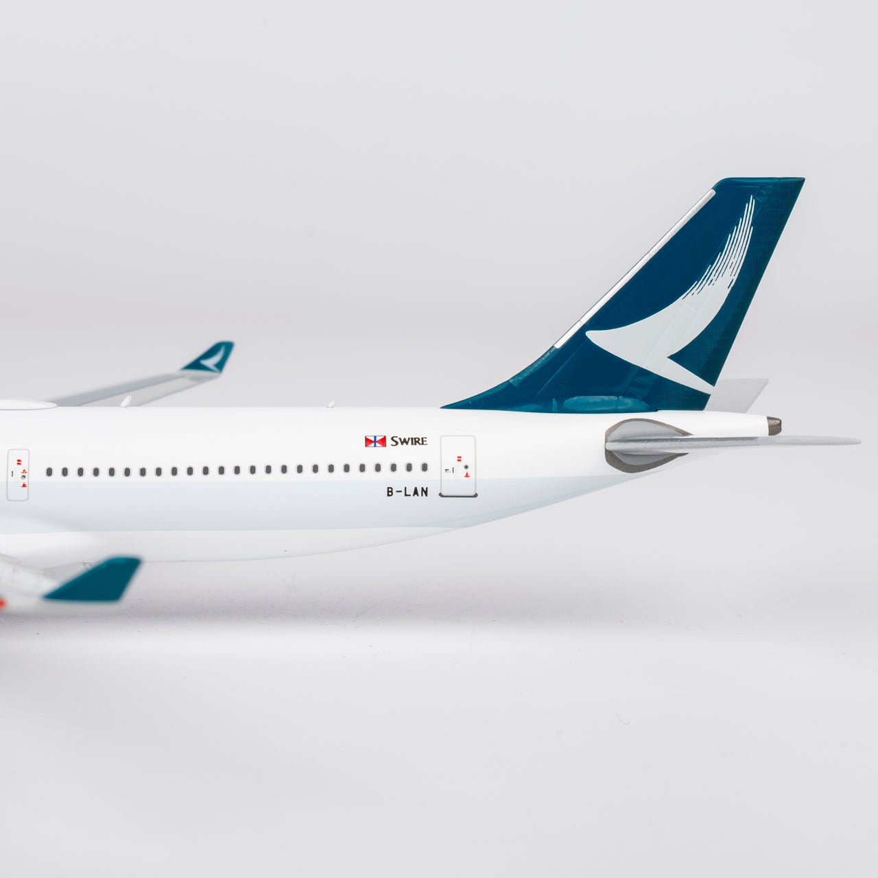 Cathay Pacific A330-300 B-LAN NG Models 1:400