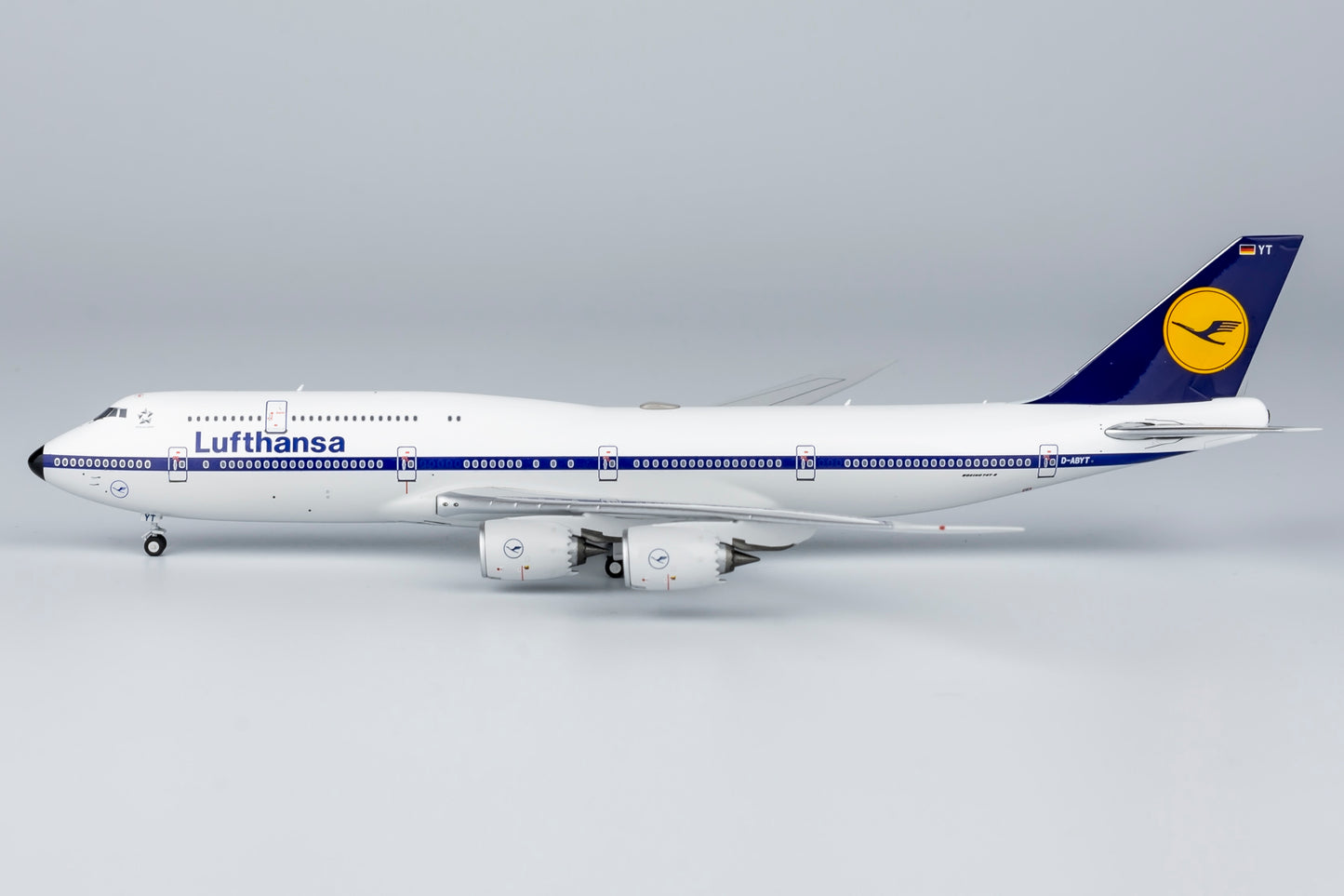 (ULTIMATE) Lufthansa 747-8i D-ABYT NG Models 1:400