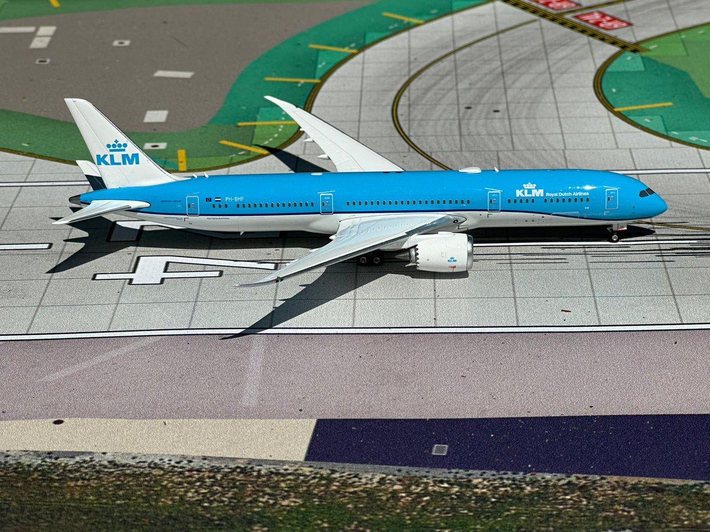 KLM 787-9 Dreamliner PH-BHF Phoenix Models 1:400