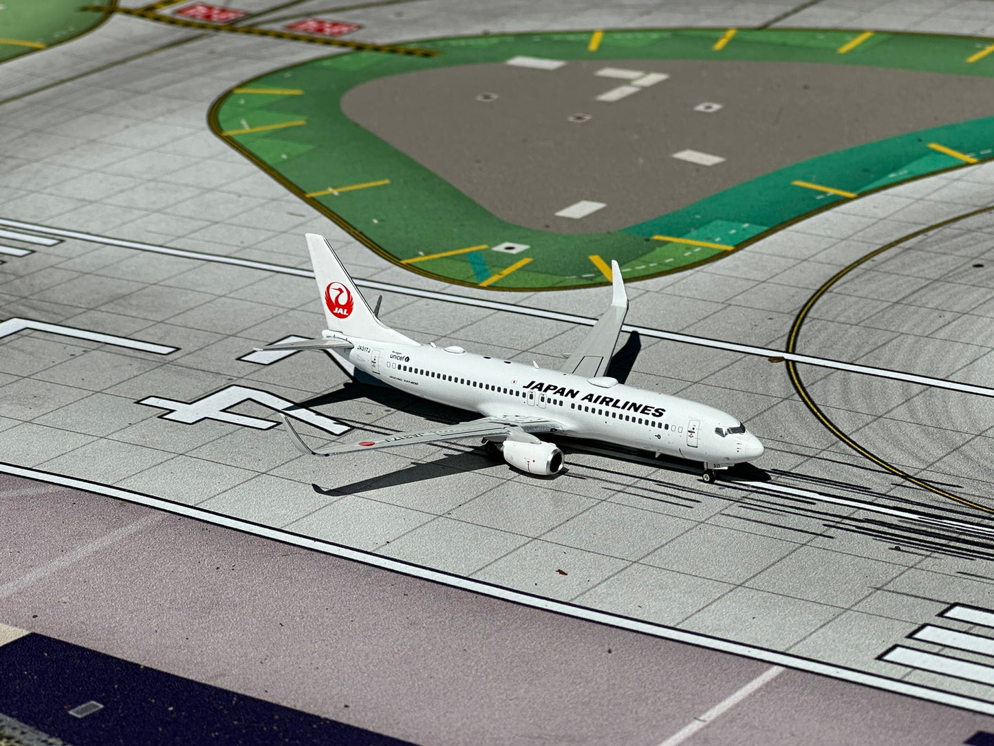 Japan Airlines 737-800 JA317J Phoenix Models 1:400