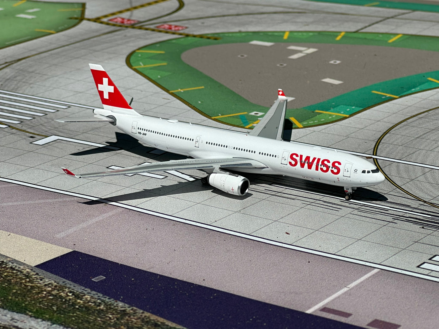 Swiss Airlines A330-300 HB-JHF Phoenix Models 1:400