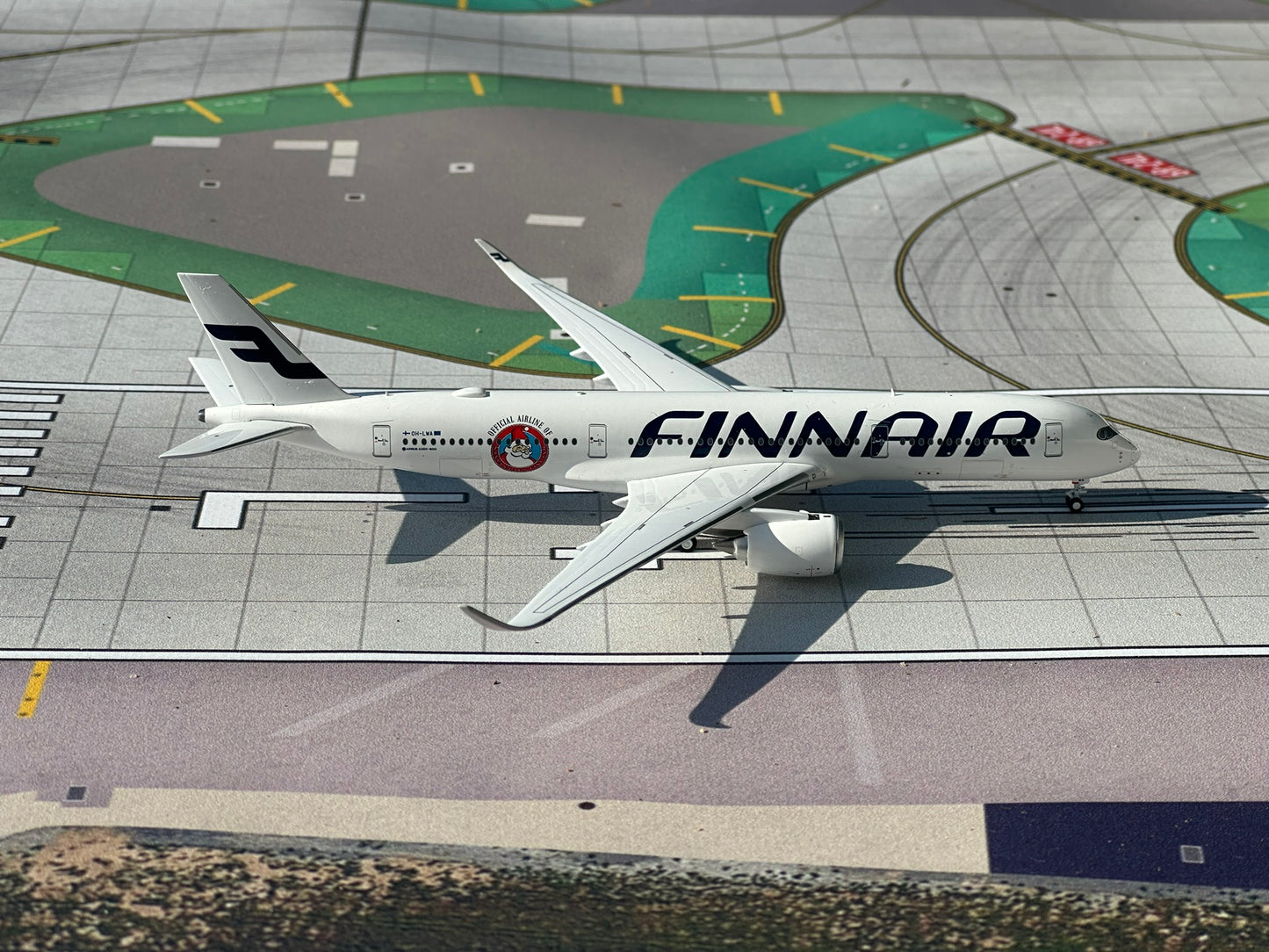 Finnair "Santa" A350-900 OH-LWA PandaModel 1:400