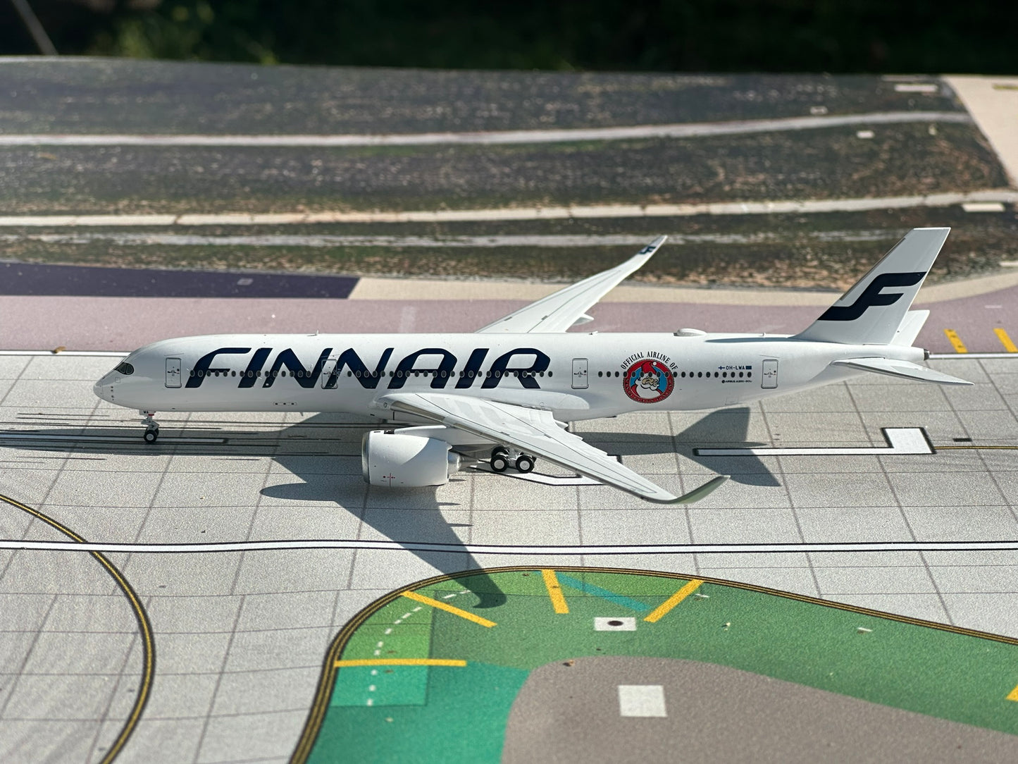 Finnair "Santa" A350-900 OH-LWA PandaModel 1:400