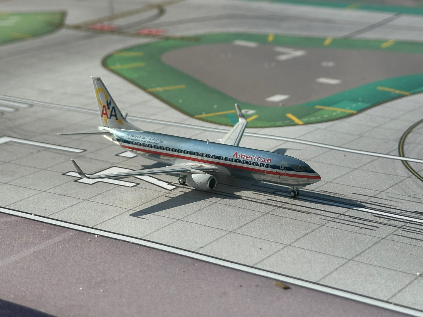 American Airlines "Flagship Liberty" 737-800 N905AN PandaModel 1:400