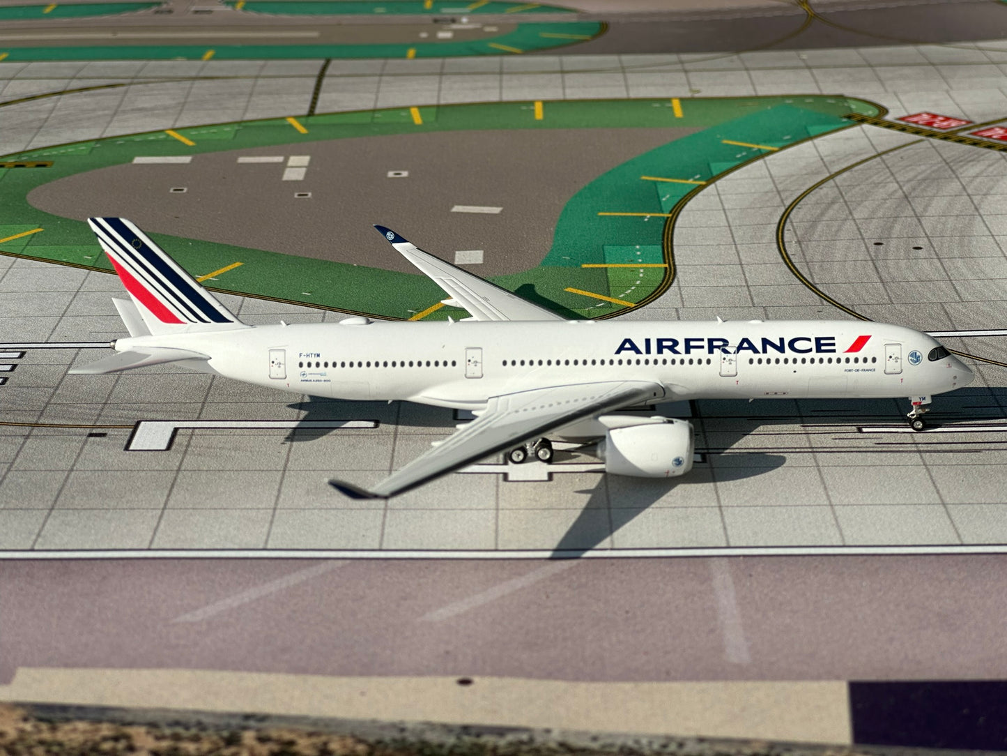 Air France A350-900 F-HTYM Phoenix Models 1:400