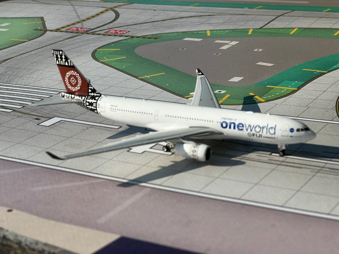 Fiji Airways "OneWorld" A330-200 DQ-FJU Phoenix Models 1:400