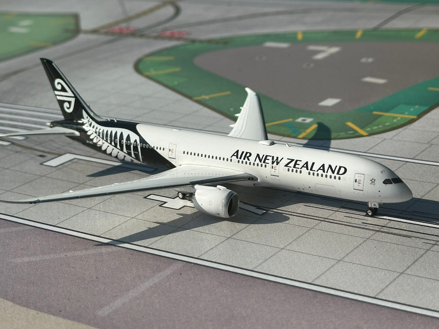 Air New Zealand 787-9 Dreamliner ZK-NZL Phoenix Models 1:400