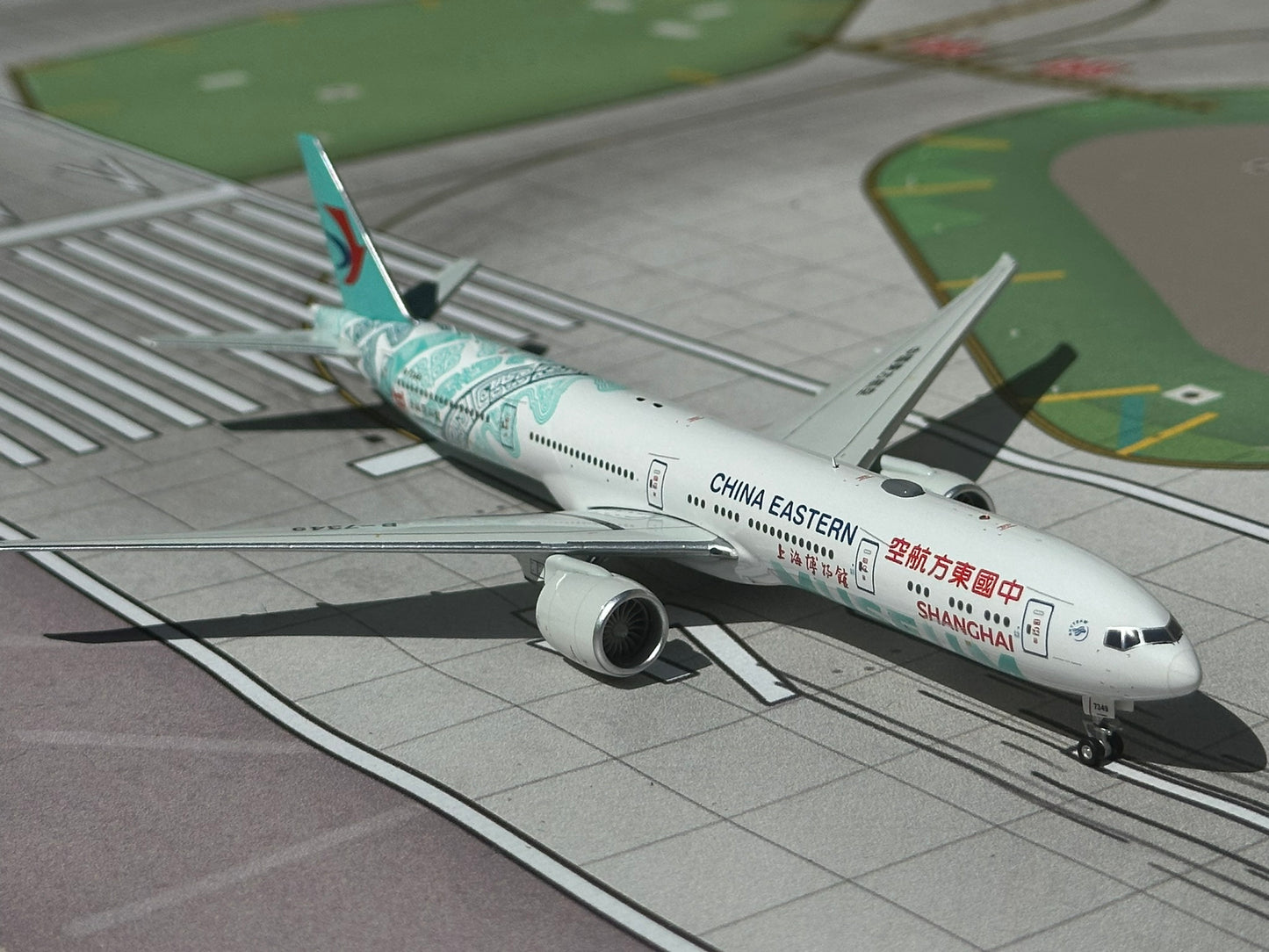 China Eastern Airlines 777-300ER "Shangai Museum" B-7349 AV400