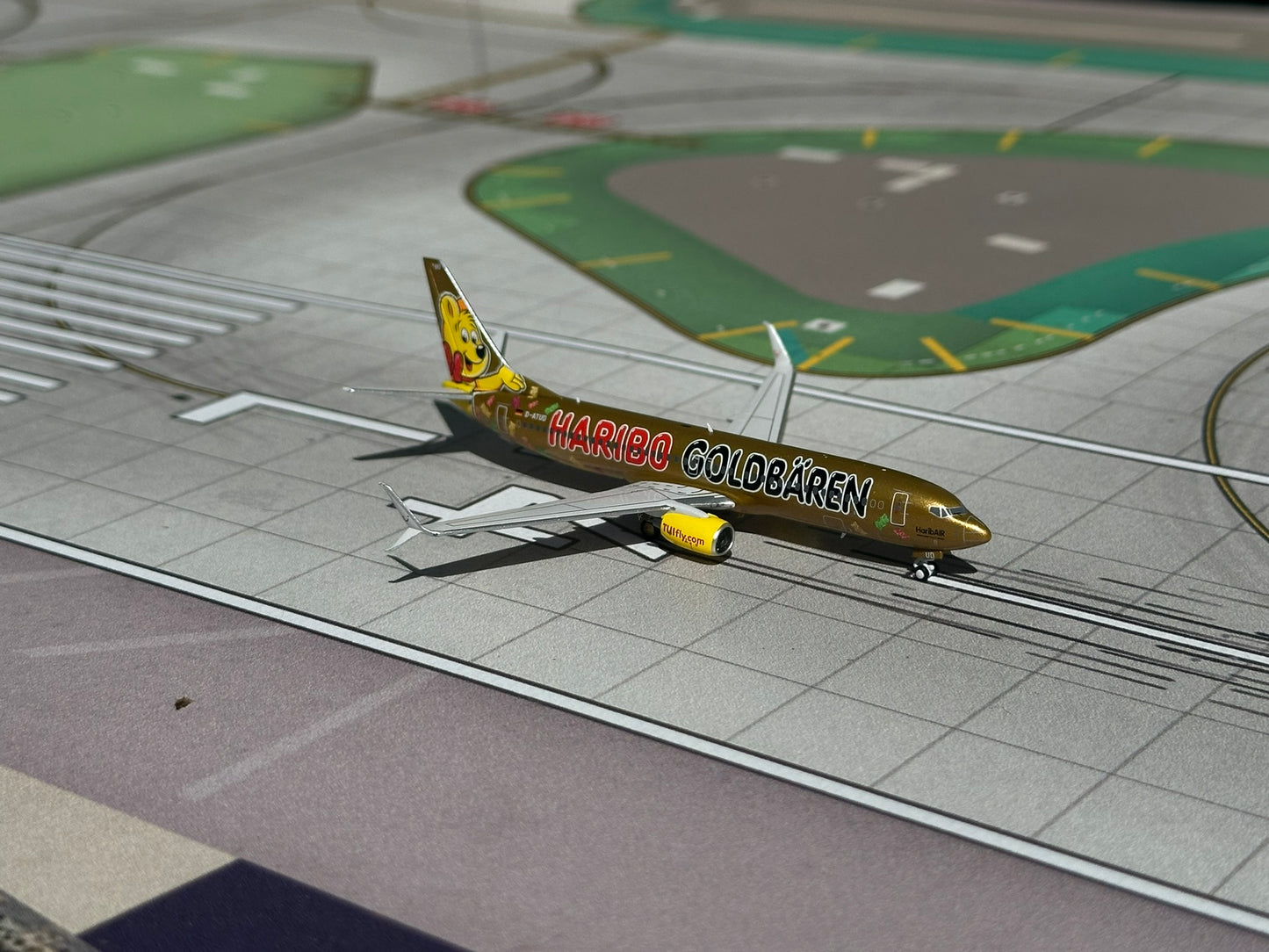 TUIfly Germany 737-800 "Haribo" D-ATUD Aero Polaris 1:400