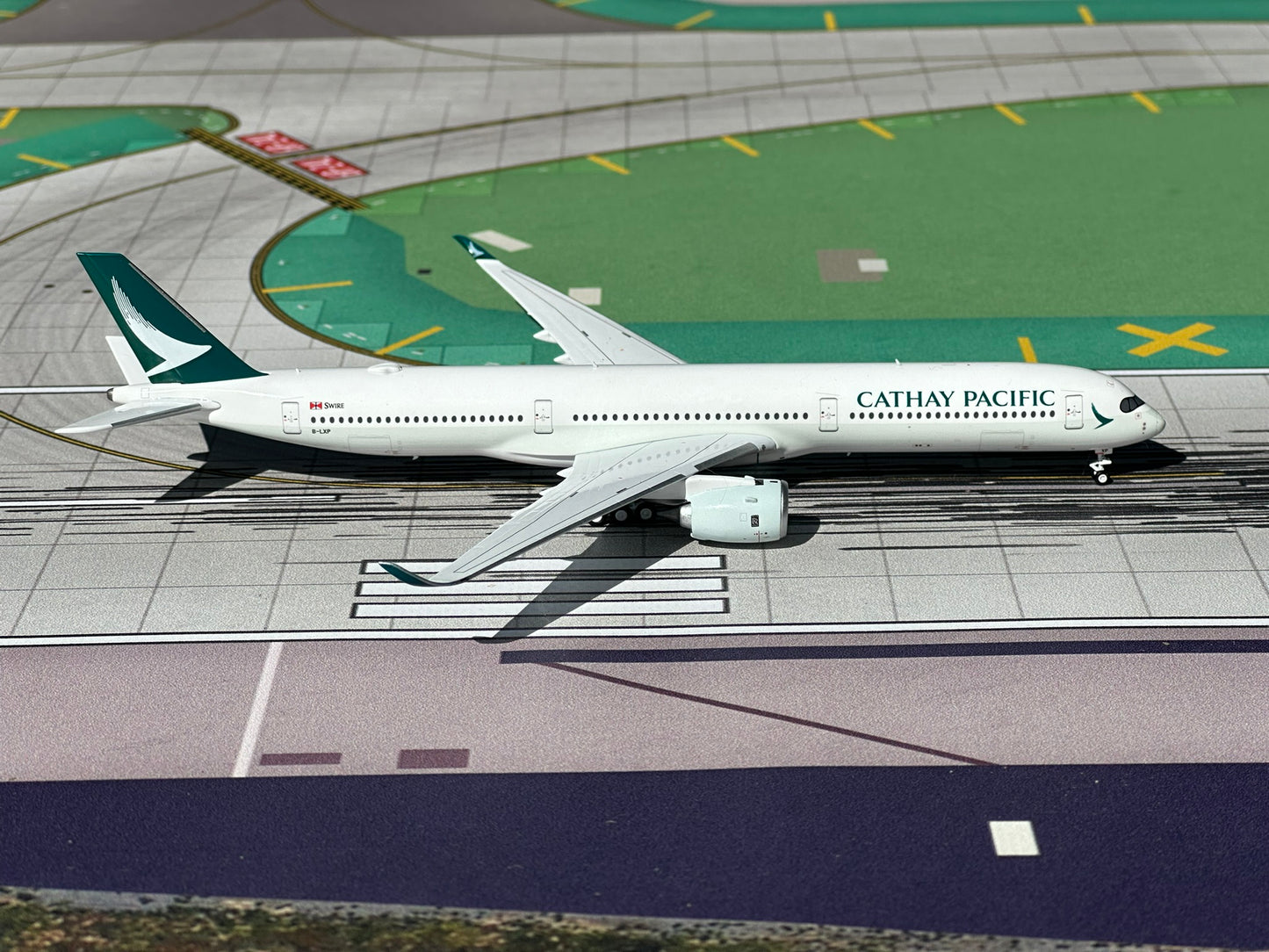 Cathay Pacific A350-1000 B-LXP Aero Polaris 1:400